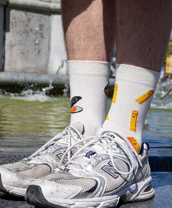 Chaussettes hautes moules frites dépareillées -