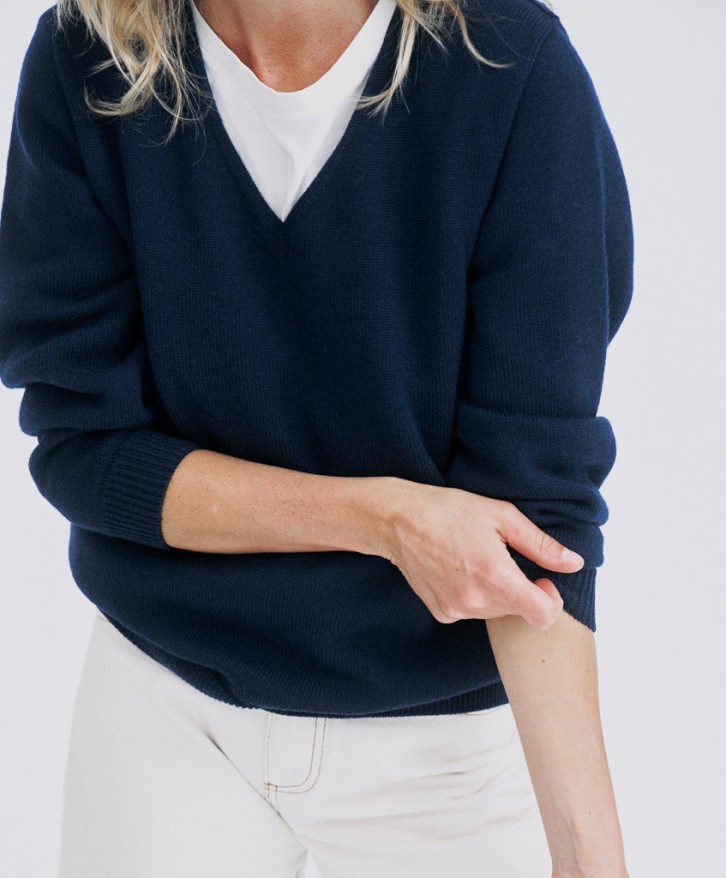 Pull col V femme en laine mérinos - Bleu marine -