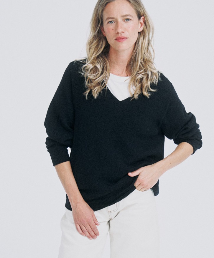 Pull col V femme en laine mérinos - Noir -
