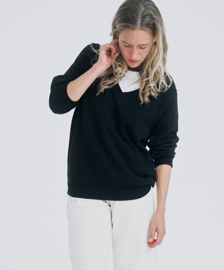 Pull col V femme en laine mérinos - Noir