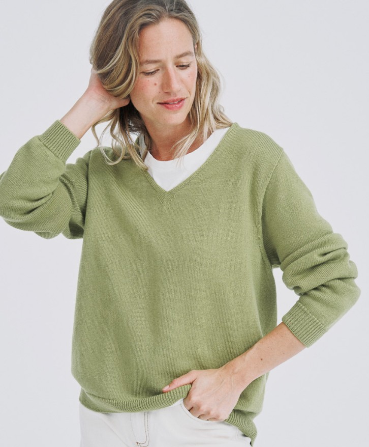 Pull col V femme en laine mérinos - Vert olive