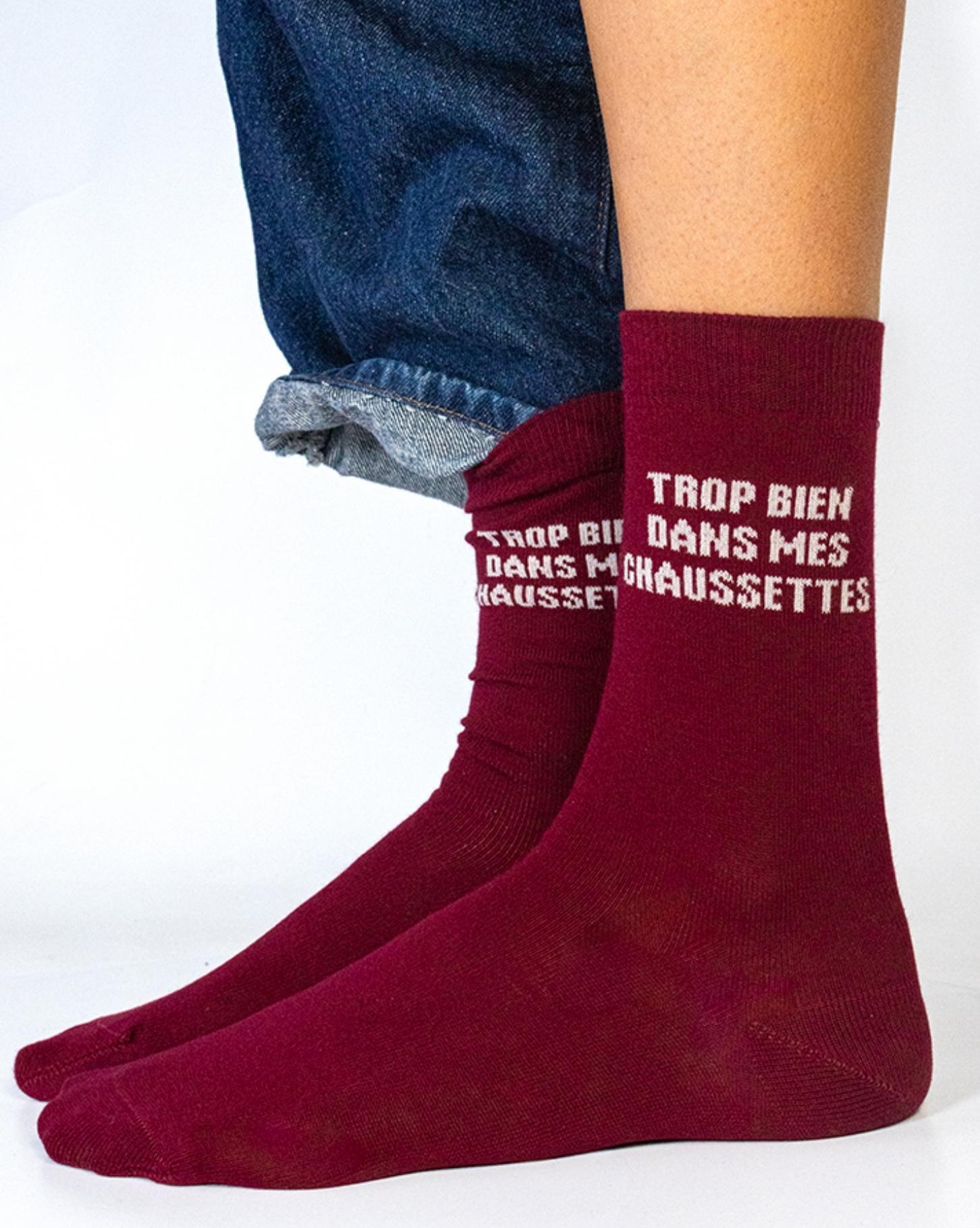 Chaussettes vertes brodées d'un monogramme